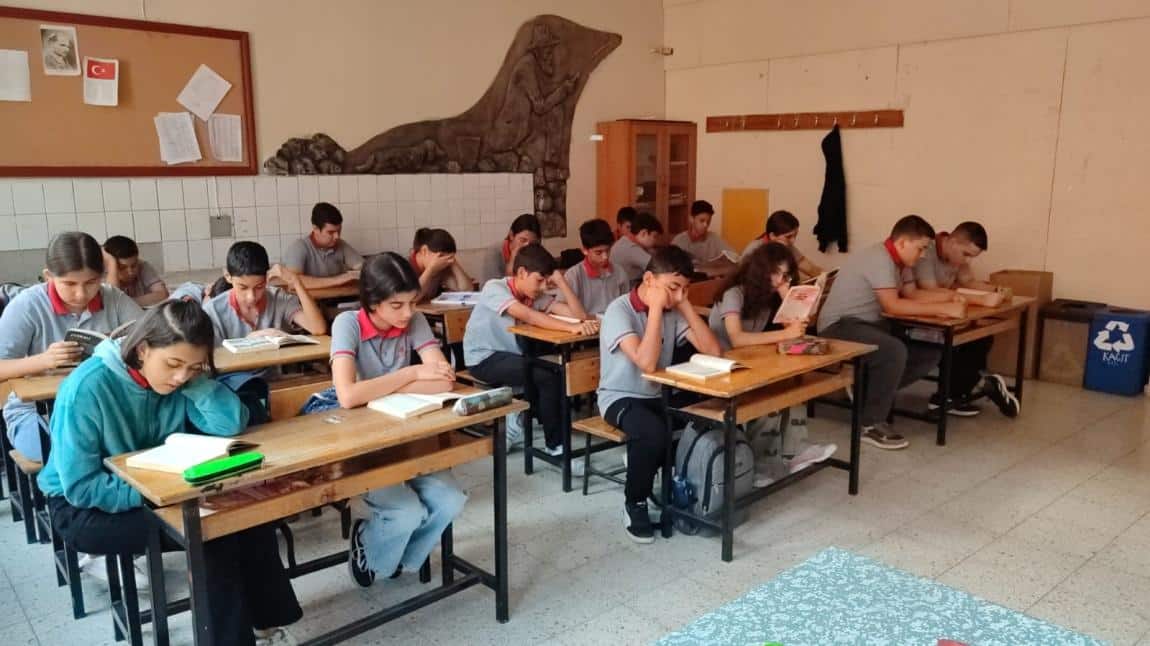 Kaymakam onaylı kitaplarla Büyüyorum projesi kapsamında yapılan okuma saati etkinliğimizden kareler